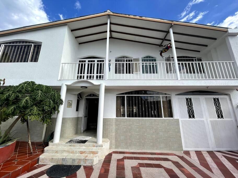 Hermosa Y Espaciosa Casa Familiar En